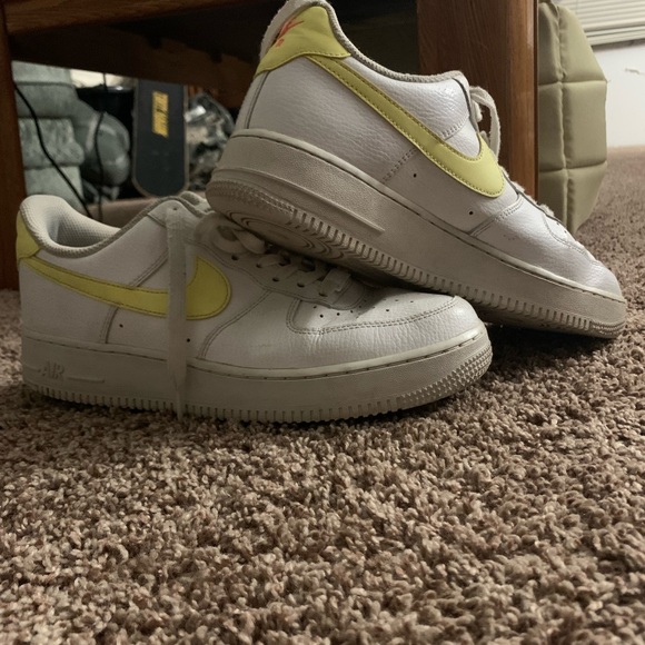 womens air force 1 yellow swoosh